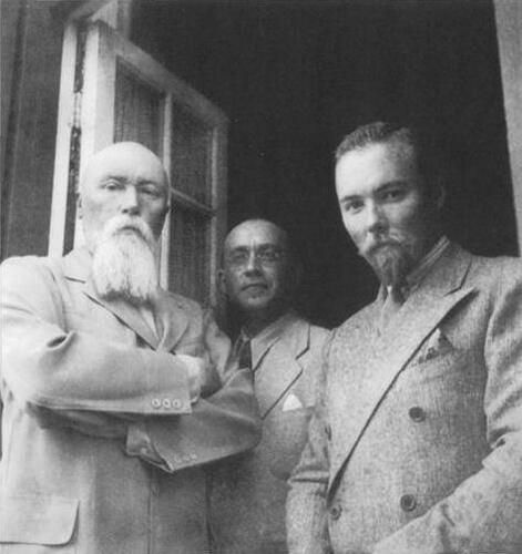Николай Константинович и Юрий Николаевич Рерихи. 1930-е гг..jpg