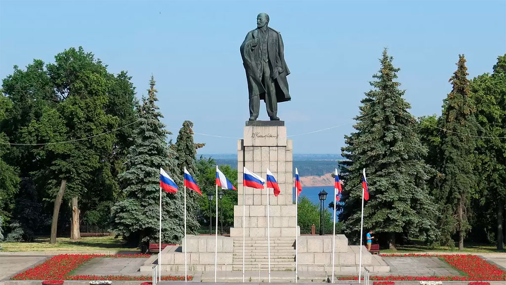 Памятник Ленину в Ульяновске 2.jpg