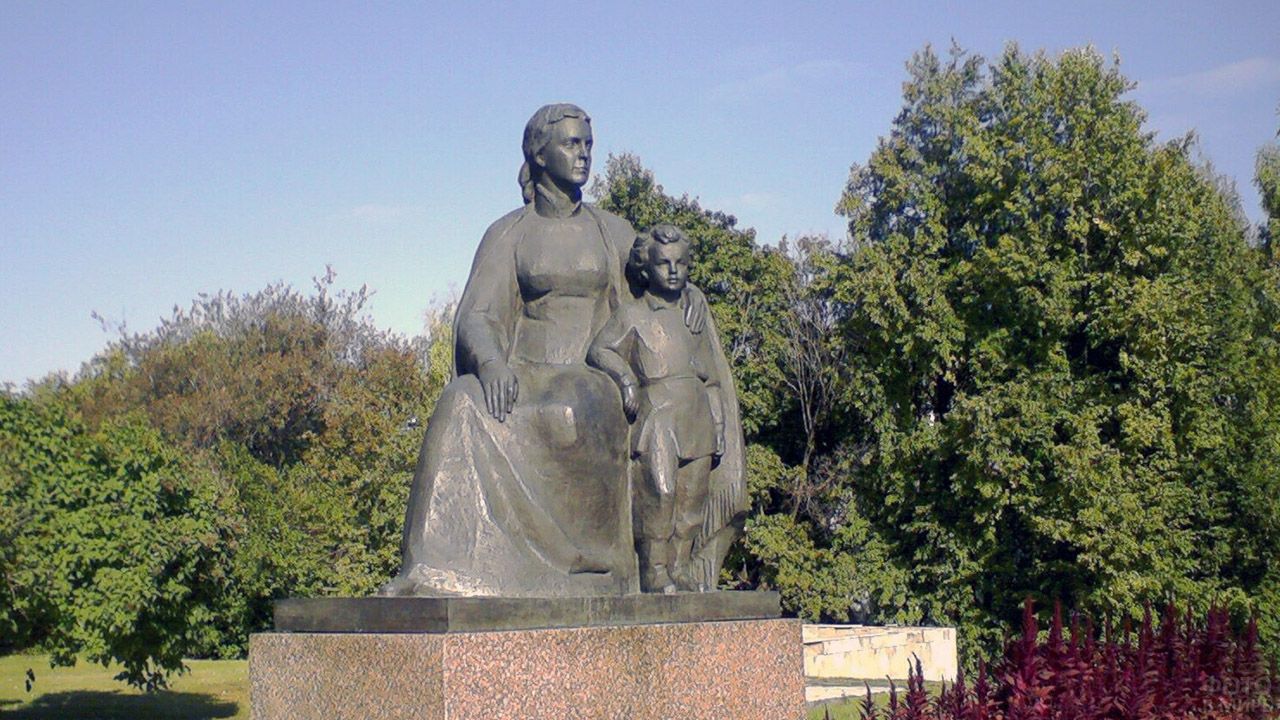 Памятник Ленину в Ульяновске.jpg