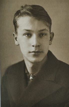 scale_1200 (3)(1).gif