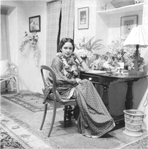 Девика Рани Рерих в имении Татагуни 25 декабря 1954 г. Бангалор, Индия.jpg