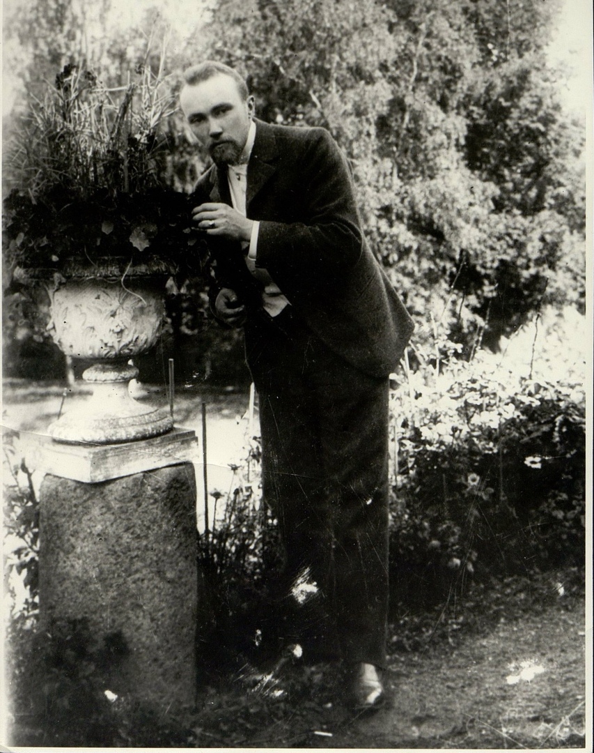 Николай Константинович Рерих. Франция, 1900 год.jpg